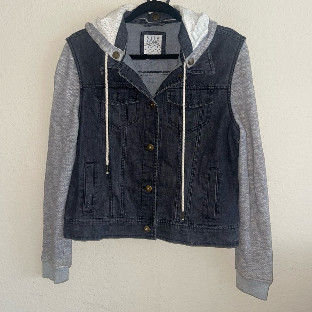 Billabong black jean jacket with sweatshirt sleeves